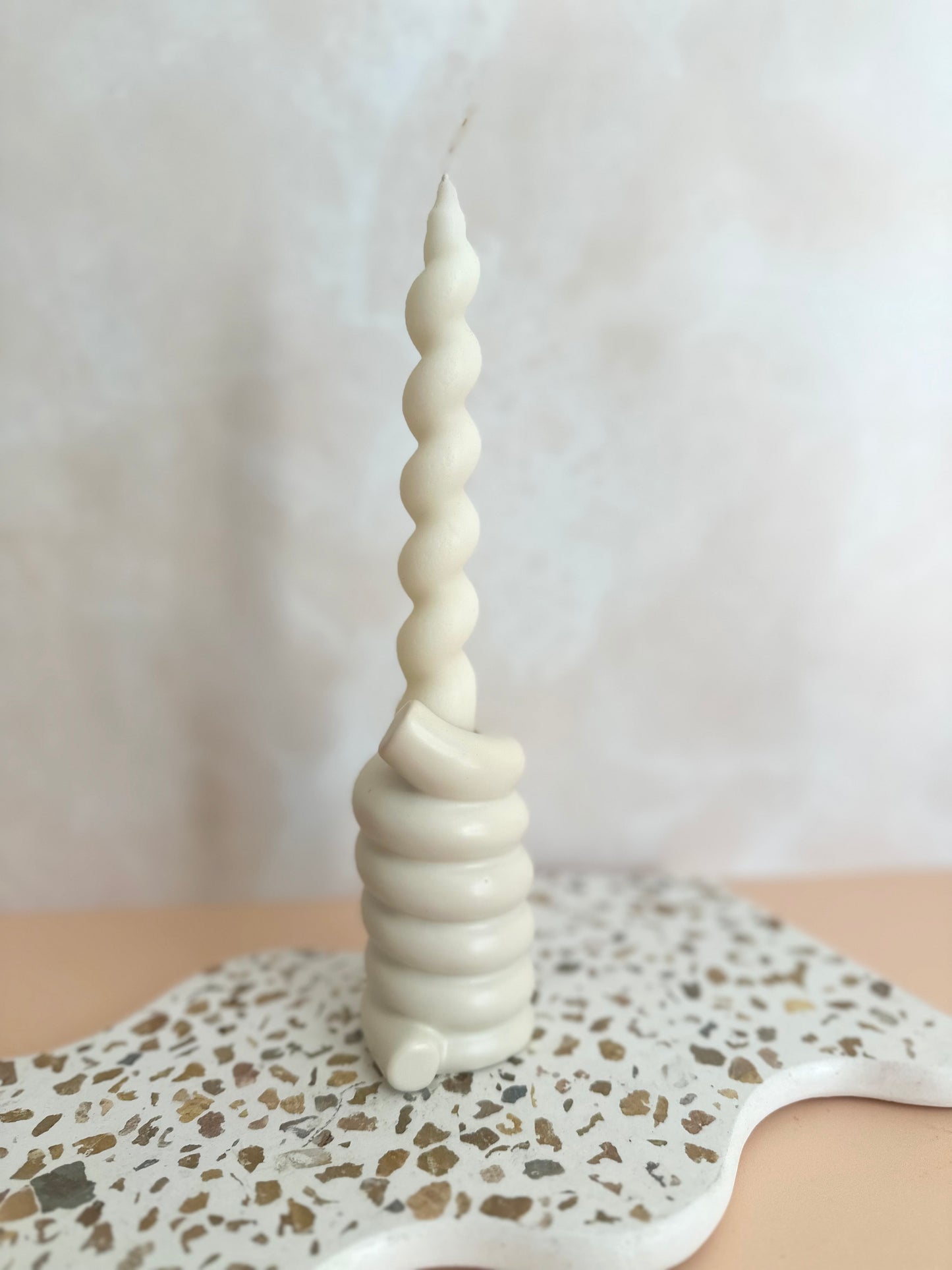 Suki Home The Swirly Pillar Candle Holder Image 1